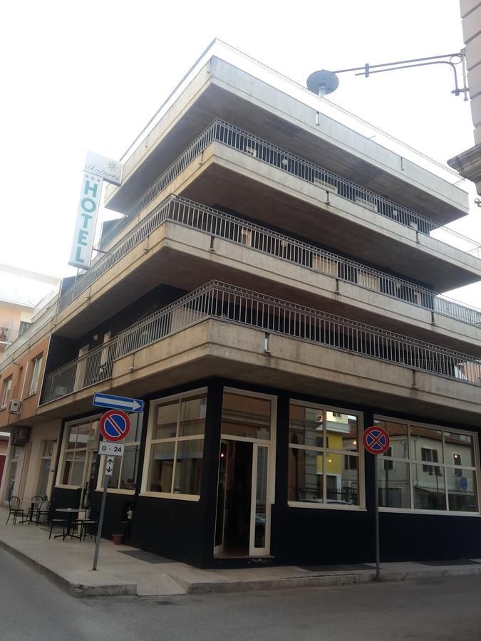 ג'וליאנובה Hotel Antares Garni מראה חיצוני תמונה