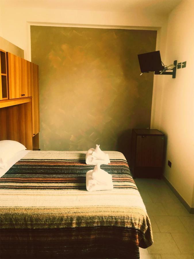 ג'וליאנובה Hotel Antares Garni מראה חיצוני תמונה