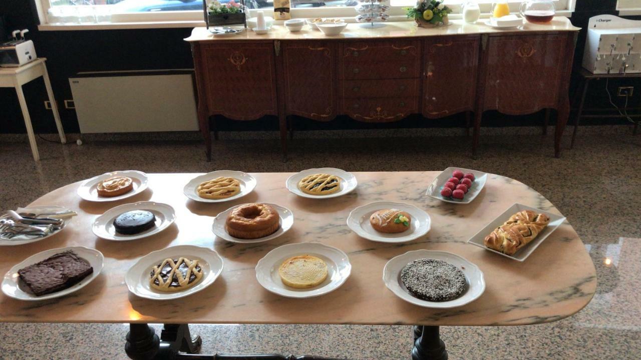 ג'וליאנובה Hotel Antares Garni מראה חיצוני תמונה